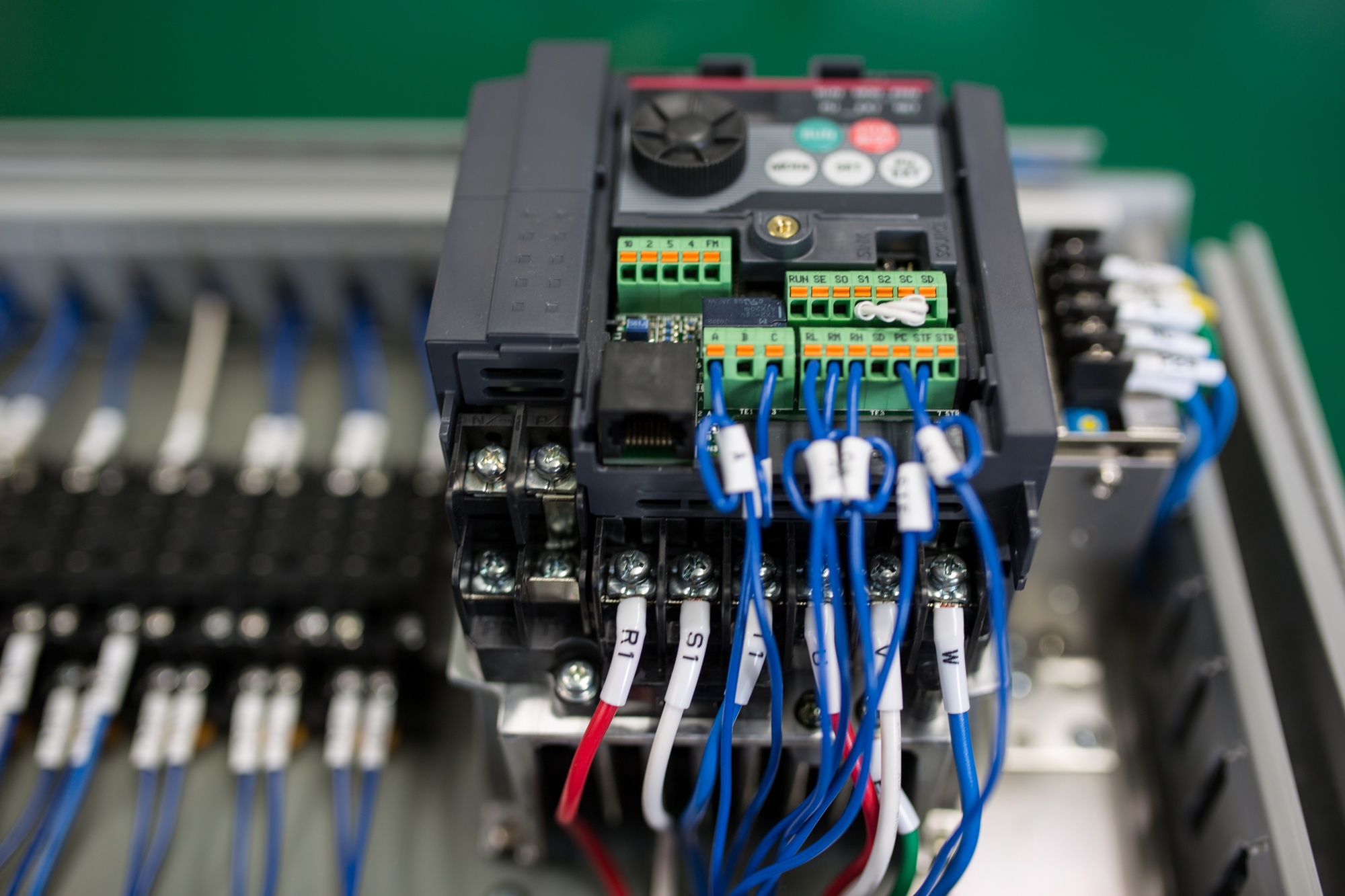 大型設備の電気配線工事